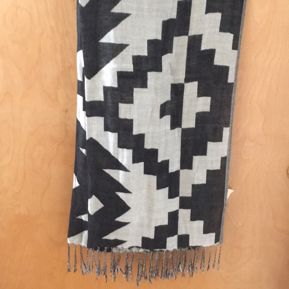 Geometric Pattern Wrap Scarf - image 2
